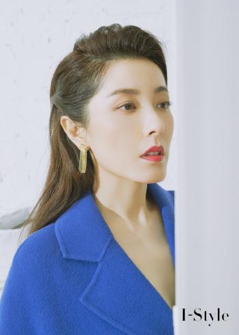 曾黎成熟妩媚时尚写真大片第2张