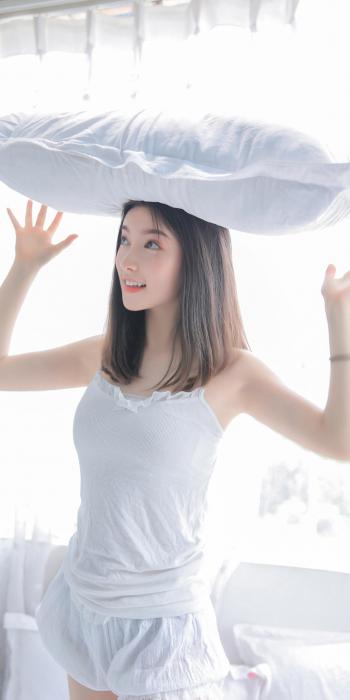 美女比莉第1张