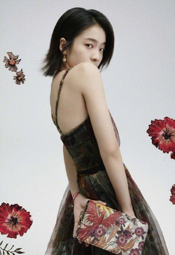 中国内地浙江省义乌女演员张雪迎时尚个性写真图片第3张