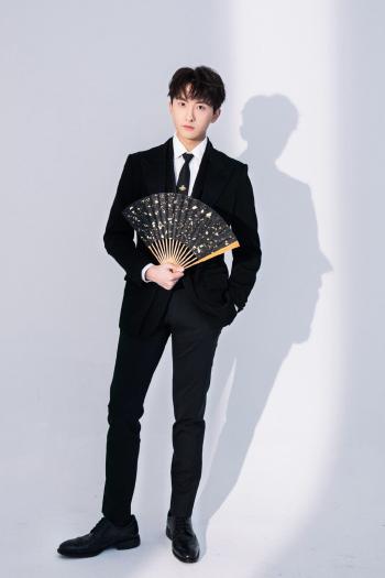 高清中国大陆北京影视演员微微一笑很倾城愚公牛骏峰写真图片第2张