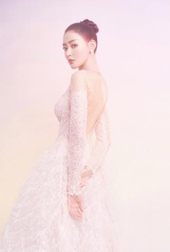 高清哈尔滨新生代女演员张天爱最新时尚杂志封面写真图片第0张
