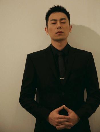 中国大陆江苏省盐城男演员朱亚文微博电影之夜西装图片第2张