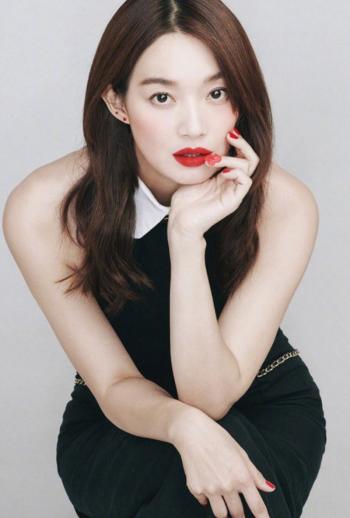 高清韩国首尔市美女申敏儿ELLE时尚写真化身白雪公主申敏儿图片第2张