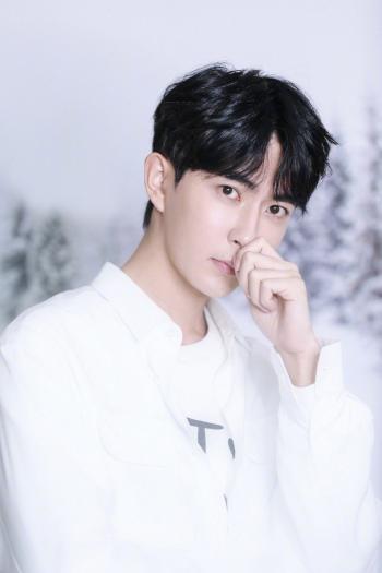 高清新疆乌鲁木齐男明星于朦胧清新少年感写真图片第2张