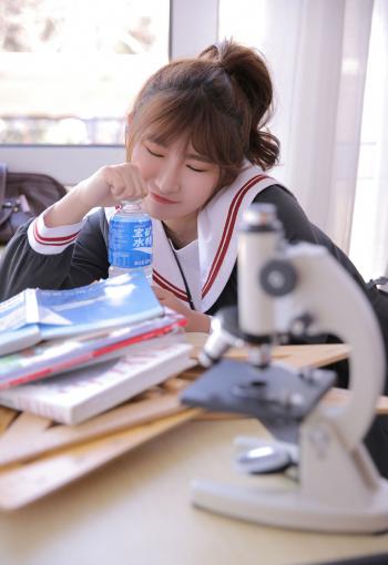 最漂亮萌妹校花水手制服美女学生妹教室写真第2张