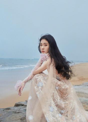 中国大陆天津女歌手张碧晨湖南卫视跨年晚会图片第0张