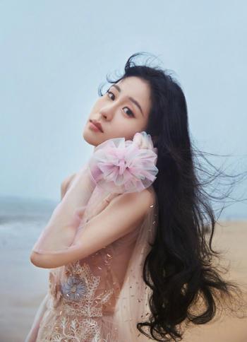 中国大陆天津女歌手张碧晨湖南卫视跨年晚会图片第2张