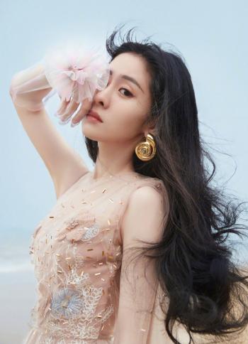 中国大陆天津女歌手张碧晨湖南卫视跨年晚会图片第3张