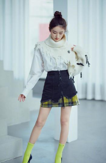中国内地浙江慈溪女演员柴蔚双马尾可爱俏皮写真图片第0张