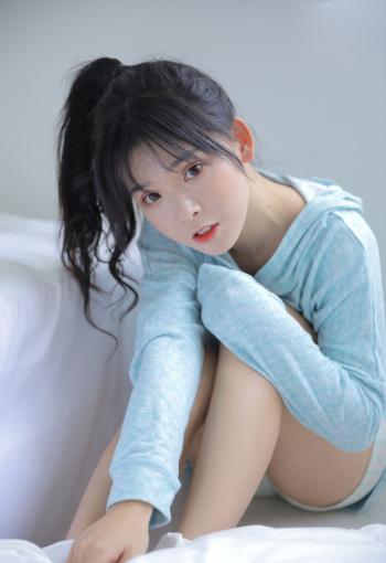 高清清纯床上美女性感细白长直腿美女写真第1张