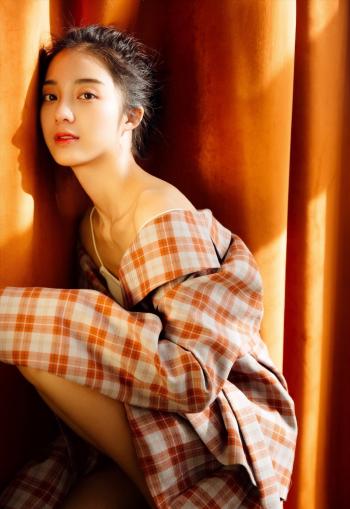 女星万鹏图片 _ 第(1)张
