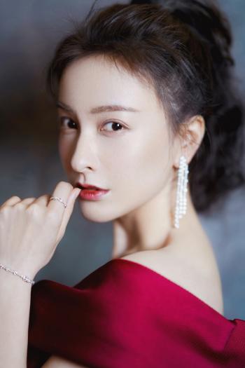吴昕男人装时尚性感写真高清图片桌面壁纸第2张