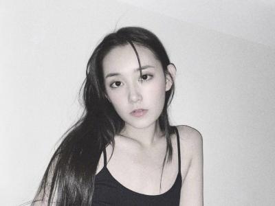 蒋依依仙气白裙清纯高清桌面壁纸第3张