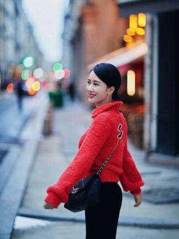 李念性感撩人时尚写真图片第2张