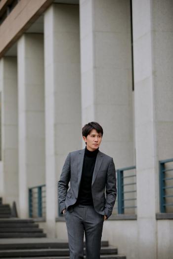 中国内地吉林省长春影视男演员彭冠英阳光帅气写真图片桌面壁纸第3张