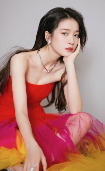 中国内地浙江省义乌女演员张雪迎时尚个性写真图片第1张