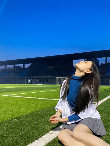蒋依依夜晚自拍照图片第5张