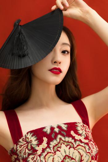 中国内地黑龙江齐齐哈尔女演员祝绪丹性感写真桌面壁纸第0张