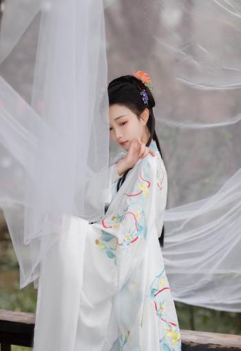 汉服美女图片 _ 第(2)张