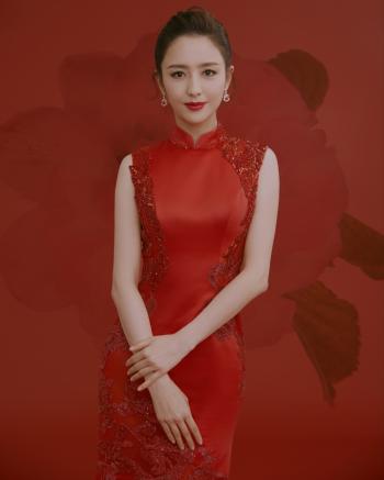 高清中国内地新疆伊犁影视女演员佟丽娅红色旗袍喜庆性感写真图片第0张