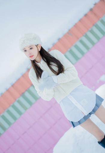 冯若绮清新雪景写真图片第4张