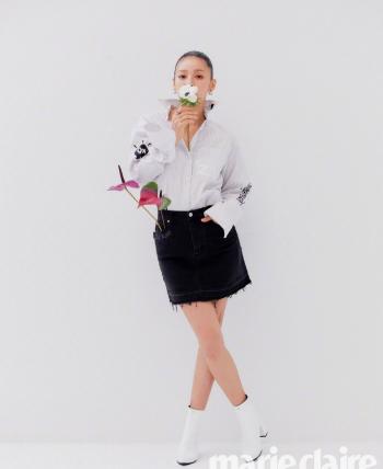 韩国著名影视女歌手兼演员妖姬李孝利性感大制度漏点图片第2张