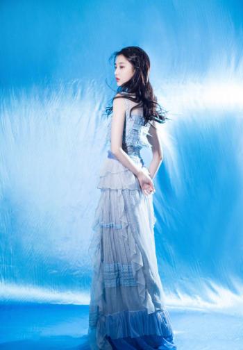 中国内地女演员谋女郎张慧雯如梦如幻唯美写真图片第2张