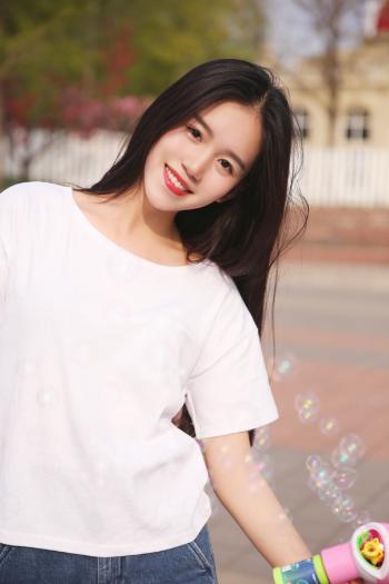张琳艺图片 _ 第(1)张