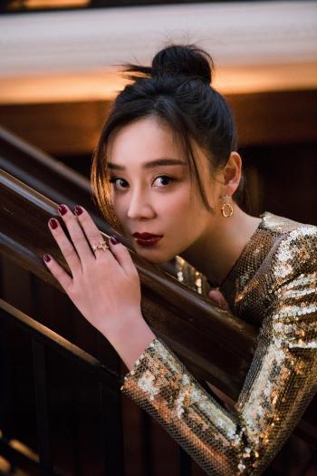 高清中国内地影视湖北省襄阳女演员袁姗姗时尚养眼写真桌面壁纸第0张