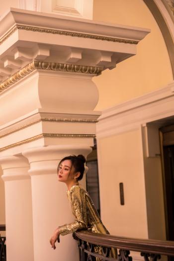 高清中国内地影视湖北省襄阳女演员袁姗姗时尚养眼写真桌面壁纸第2张