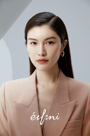 超模何穗图片 _ 第(10)张