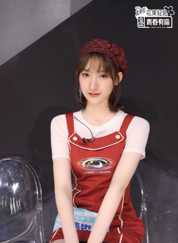 尹正黑白帅气写真图片第4张