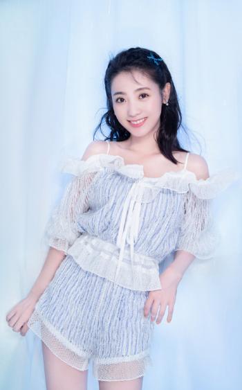 高清中国内地北京朝阳女演员邢菲清新元气写真图片桌面壁纸第1张