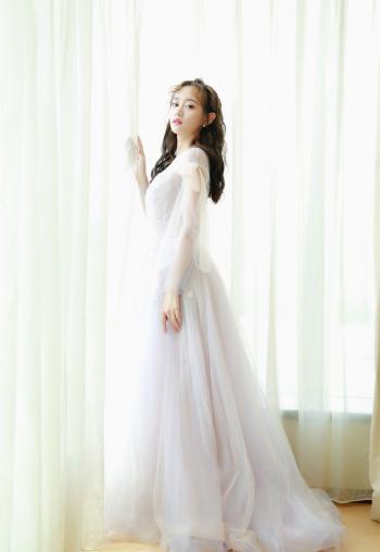 中国江苏南京,歌手、演员黄婷婷清新唯美自拍图片第3张