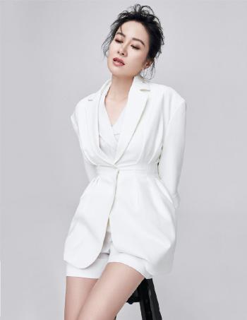 浙江杭州女演员性感俏皮叶璇携爱犬出镜世界杯写真图片第2张