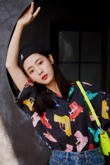 高清中国内地北京朝阳女演员邢菲时尚摩登写真图片桌面壁纸第0张