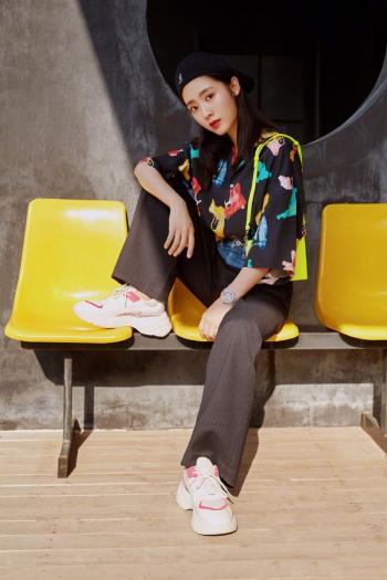 高清中国内地北京朝阳女演员邢菲时尚摩登写真图片桌面壁纸第1张