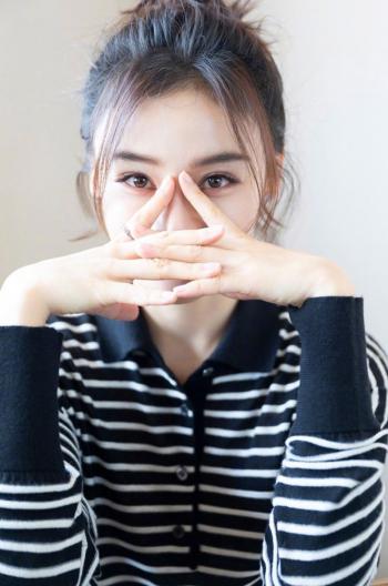 高清中国内地影视湖北省襄阳女演员袁姗姗时尚养眼写真桌面壁纸第0张
