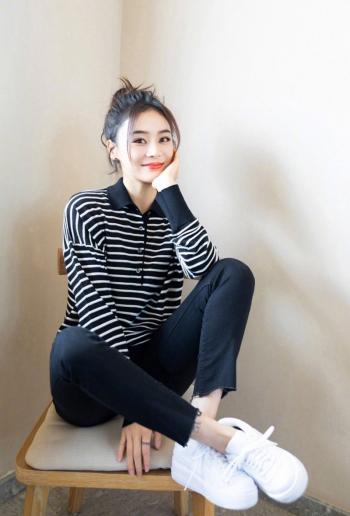 高清中国内地影视湖北省襄阳女演员袁姗姗时尚养眼写真桌面壁纸第2张
