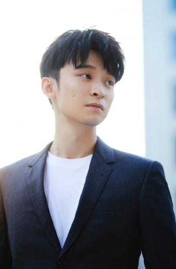 高清中国大陆北京影视演员董子健冷峻帅气写真图片第1张