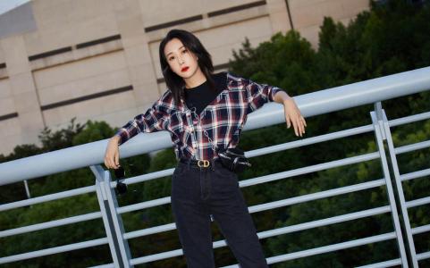 高清中国内地辽宁省沈阳女演员杜若溪时尚街拍图片桌面壁纸第1张