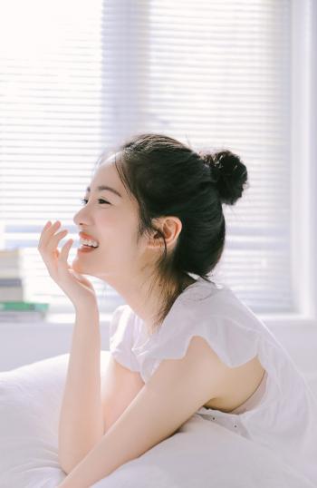 中国内地海市女演员汤梦佳清新温婉居家写真图片第3张