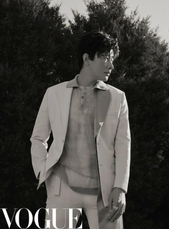 罗晋魅力型男冬日户外写真图片第3张