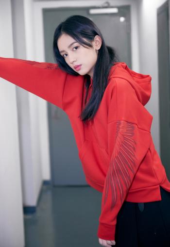 高清性感女星周也甜酷造型灵动写真图片第3张