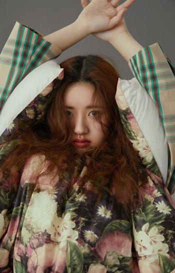 韩国釜山女演员Apink郑恩地孙娜恩时尚杂志写真图片第3张