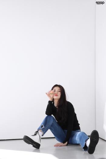 裴秀智运动休闲风时尚写真图片第0张