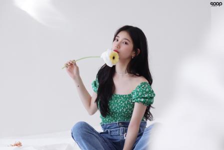 裴秀智运动休闲风时尚写真图片第5张