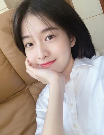 中国内地浙江省义乌女演员张雪迎时尚个性写真图片第3张