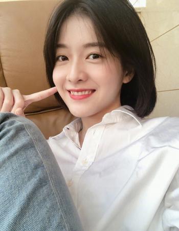 中国内地浙江省义乌女演员张雪迎时尚个性写真图片第2张