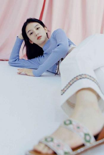 女星周也图片 _ 第(1)张
